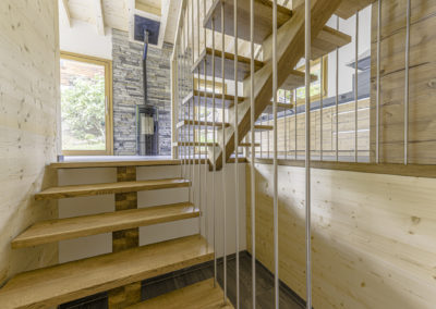 Escalier bois design chalet Valais