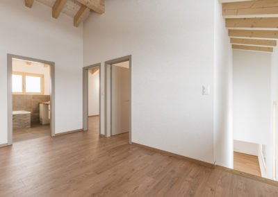 Villa ossature bois distribution chambres parquet Aproz