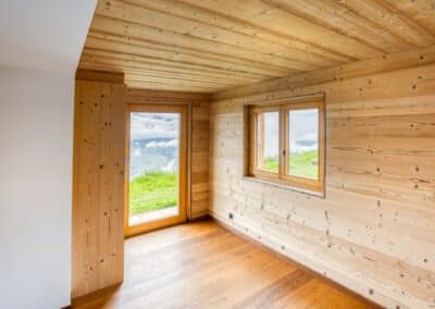 Après rénovation d'une chambre d'un mayen à Haute-Nendaz